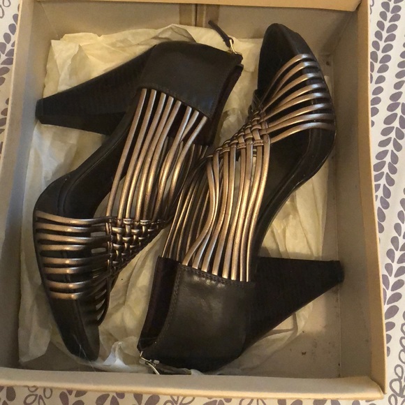 Heels - Picture 4 of 4